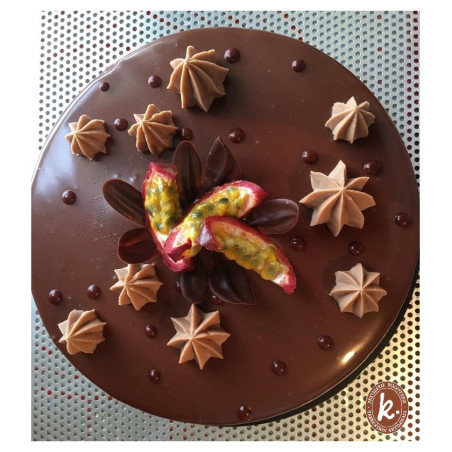 Entremet chocolat et fruits de la passion